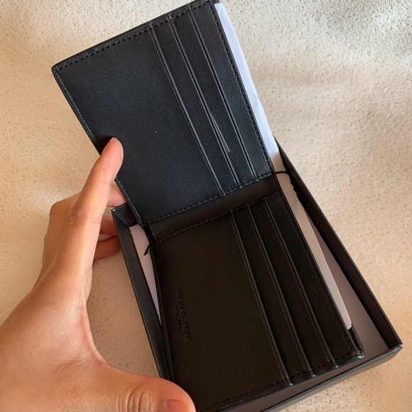 Men’s Michael Kors wallet - Picture 3 of 6